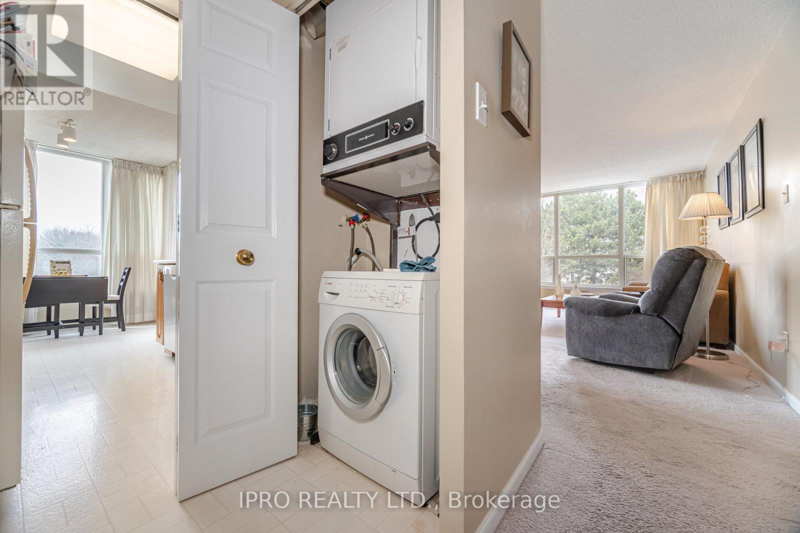 












302 - 12 LAURELCREST STREET

,
Brampton (Queen Street Corridor),




Ontario
L6S5Y4

