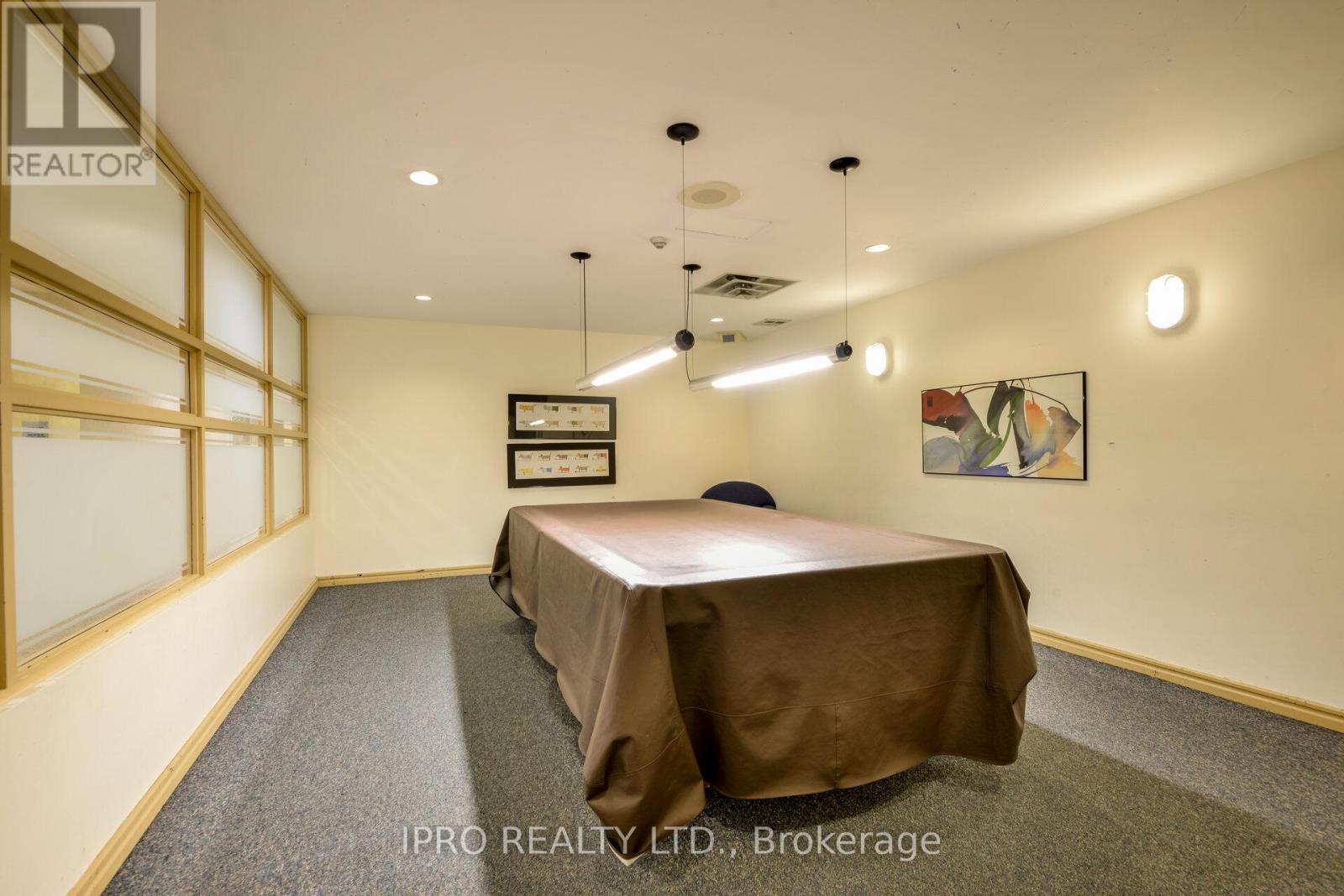 












302 - 12 LAURELCREST STREET

,
Brampton (Queen Street Corridor),




Ontario
L6S5Y4

