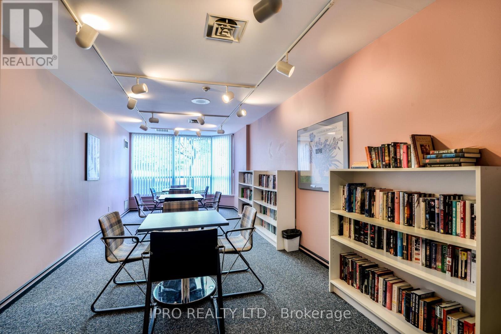 












302 - 12 LAURELCREST STREET

,
Brampton (Queen Street Corridor),




Ontario
L6S5Y4

