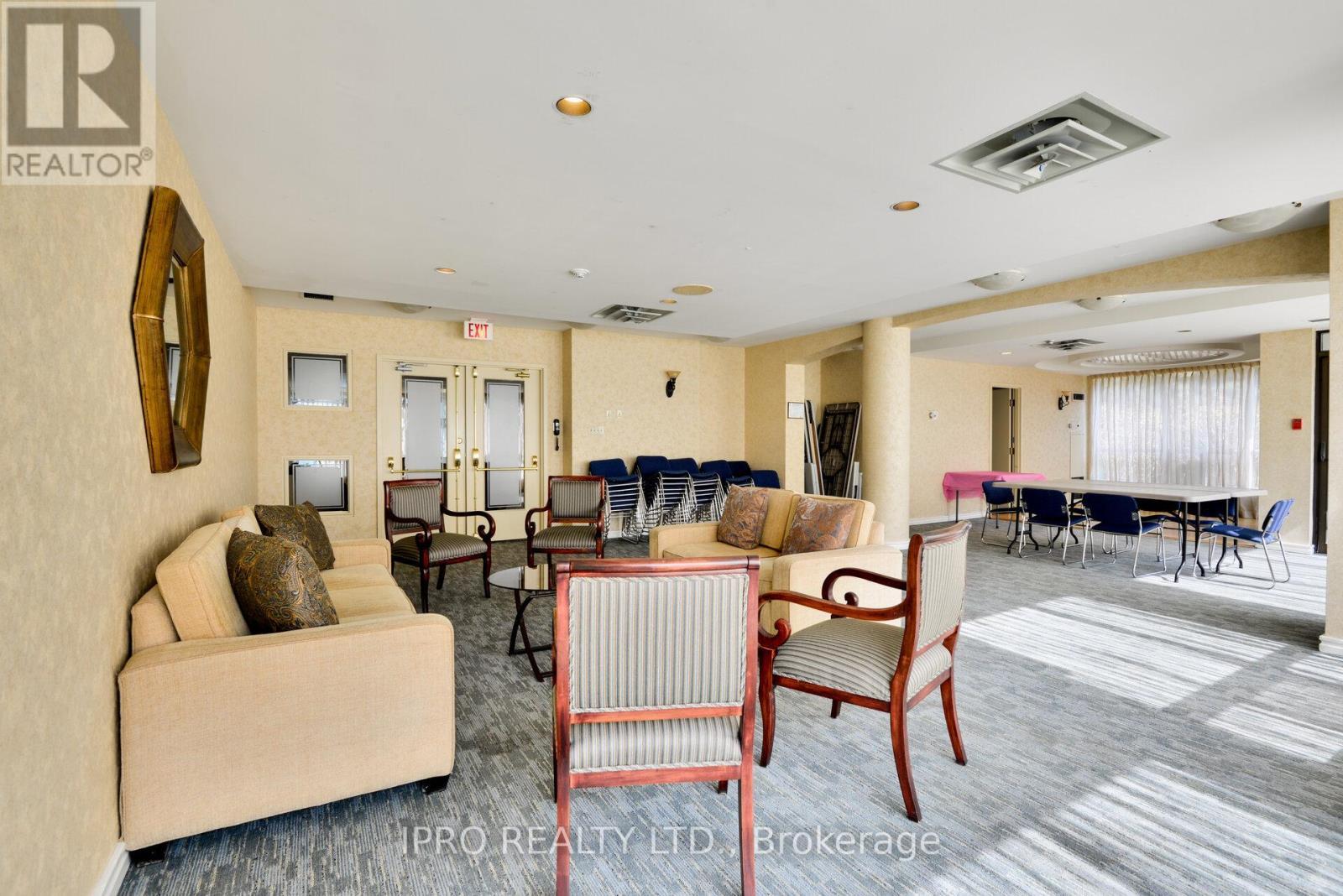 












302 - 12 LAURELCREST STREET

,
Brampton (Queen Street Corridor),




Ontario
L6S5Y4

