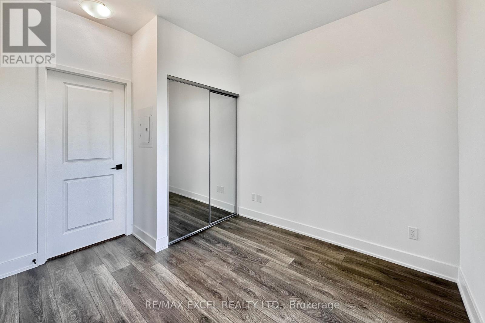 












429 - 2485 TAUNTON ROAD

,
Oakville (RO River Oaks),




Ontario
L6H3R9

