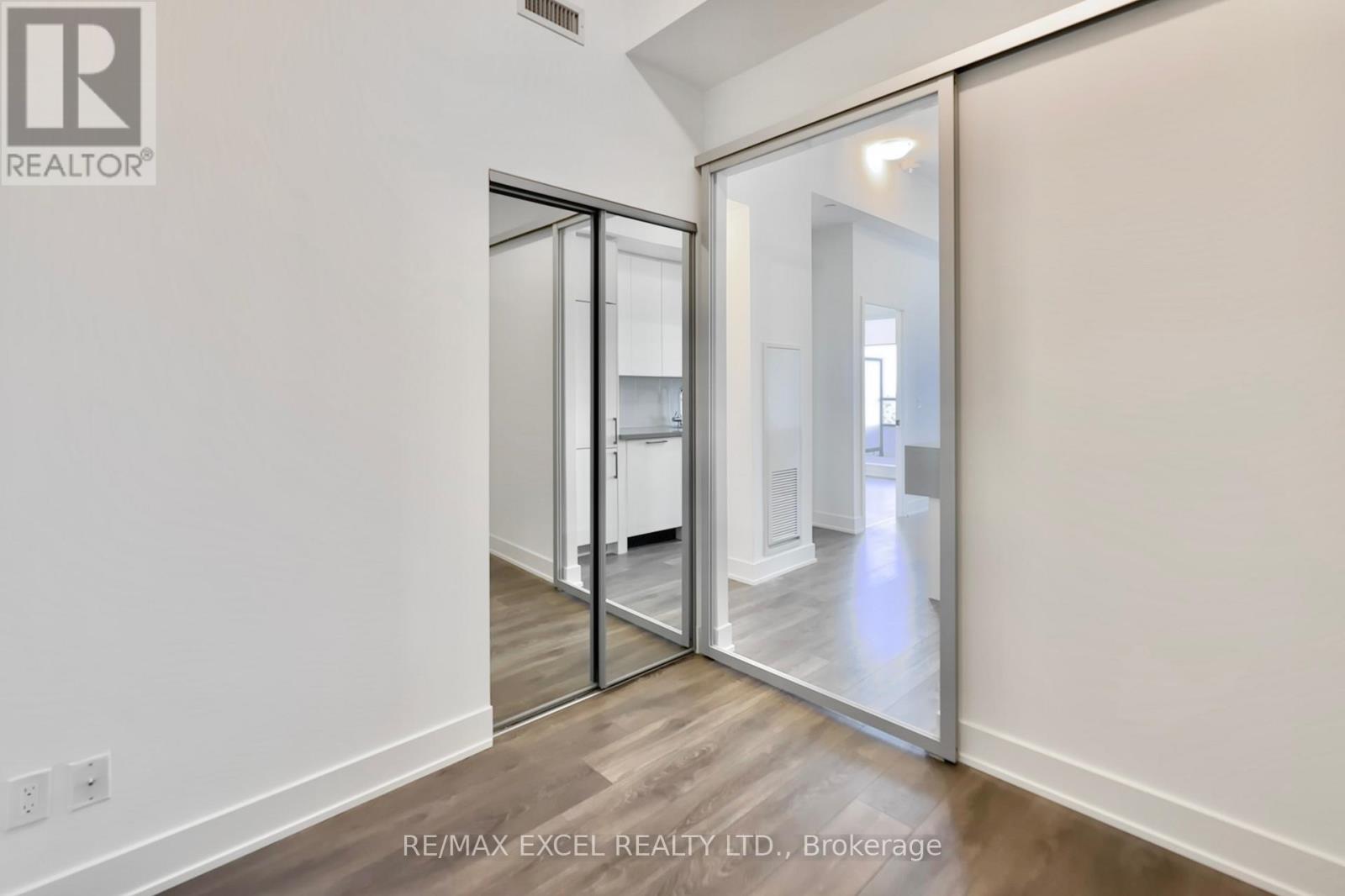 












429 - 2485 TAUNTON ROAD

,
Oakville (RO River Oaks),




Ontario
L6H3R9

