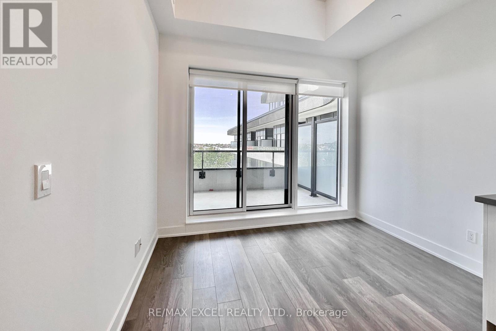 












429 - 2485 TAUNTON ROAD

,
Oakville (RO River Oaks),




Ontario
L6H3R9

