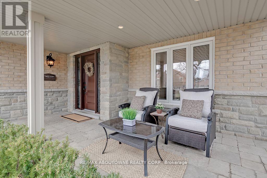 












393 CLAREMONT CRESCENT

,
Oakville (FD Ford),




Ontario
L6J6J9

