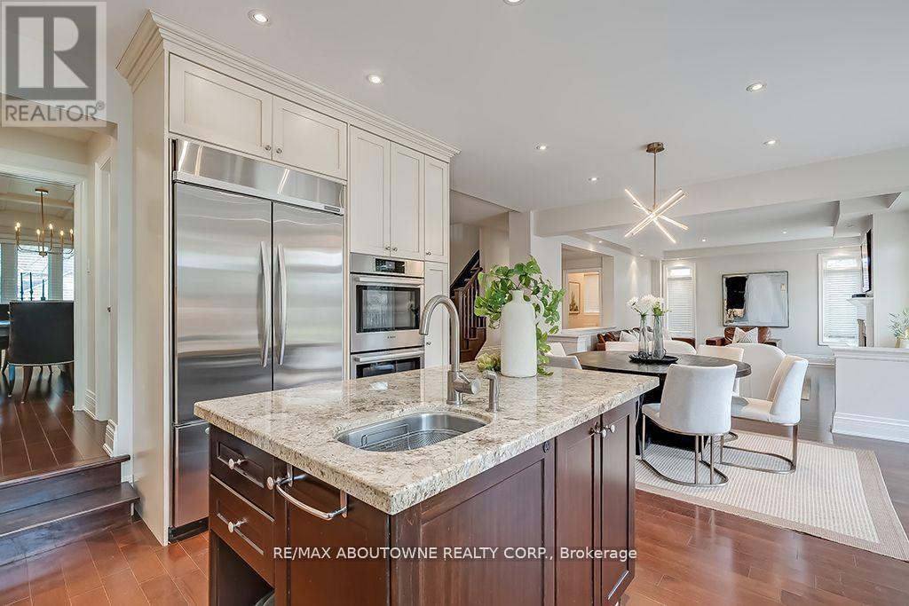 












393 CLAREMONT CRESCENT

,
Oakville (FD Ford),




Ontario
L6J6J9

