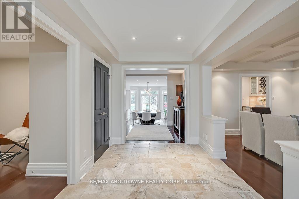 












393 CLAREMONT CRESCENT

,
Oakville (FD Ford),




Ontario
L6J6J9

