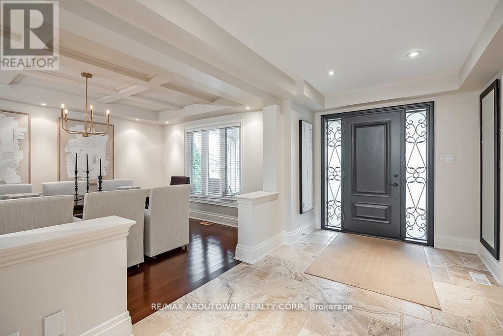 












393 CLAREMONT CRESCENT

,
Oakville (FD Ford),




Ontario
L6J6J9

