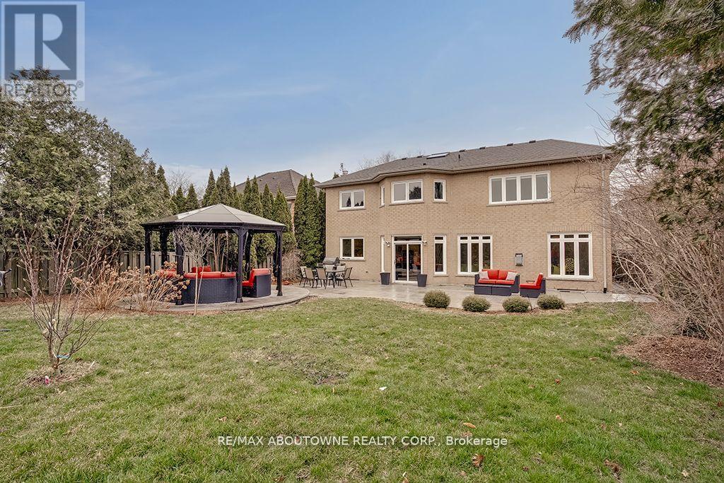 












393 CLAREMONT CRESCENT

,
Oakville (FD Ford),




Ontario
L6J6J9

