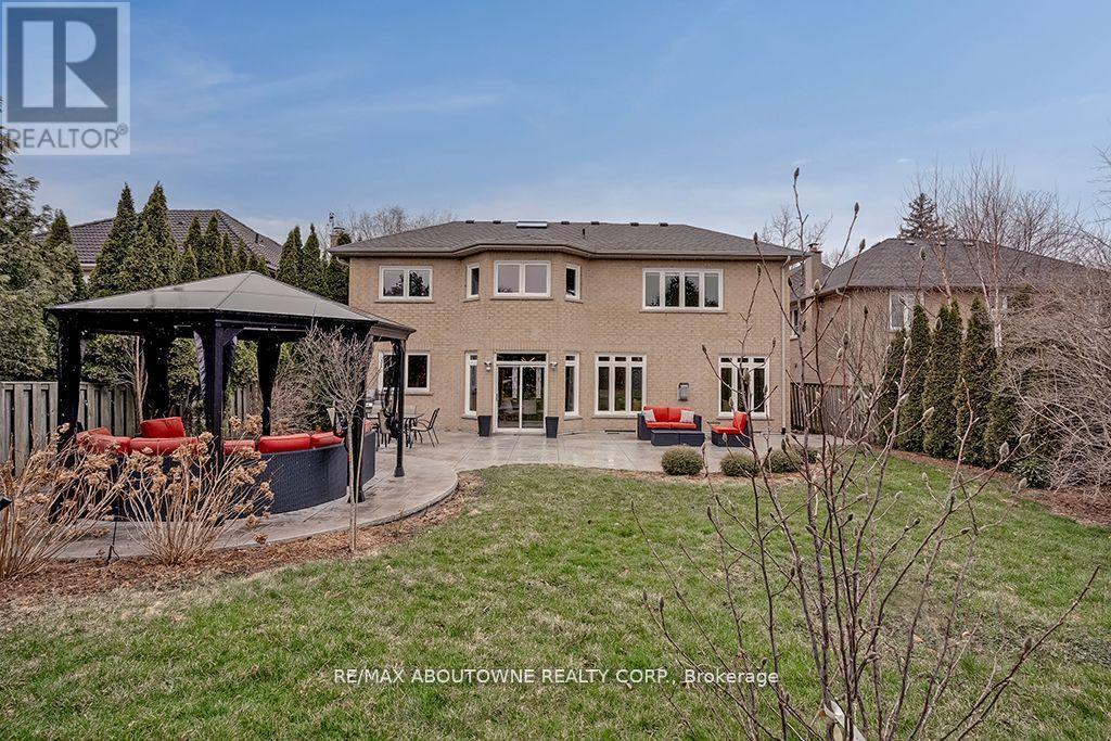 












393 CLAREMONT CRESCENT

,
Oakville (FD Ford),




Ontario
L6J6J9

