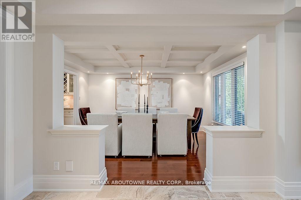 












393 CLAREMONT CRESCENT

,
Oakville (FD Ford),




Ontario
L6J6J9


