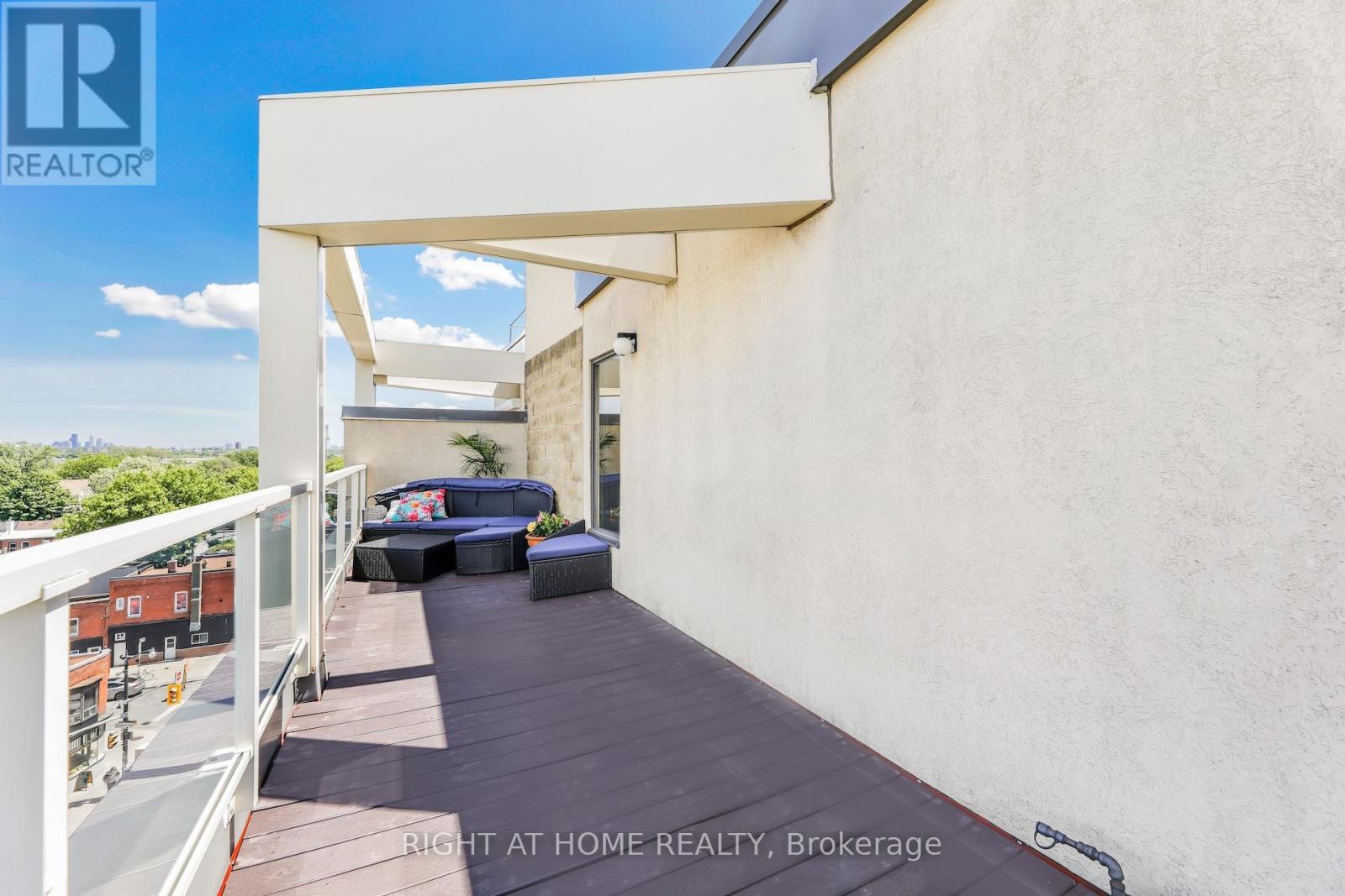 












504 - 1 ST JOHNS ROAD

,
Toronto (Junction Area),




Ontario
M6P1T7

