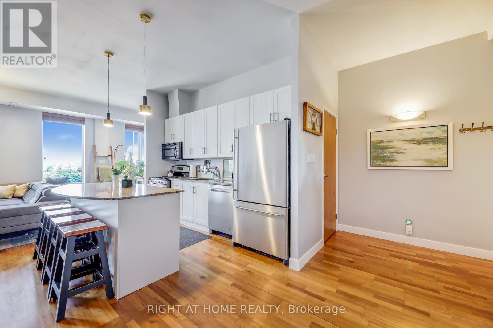 












504 - 1 ST JOHNS ROAD

,
Toronto (Junction Area),




Ontario
M6P1T7

