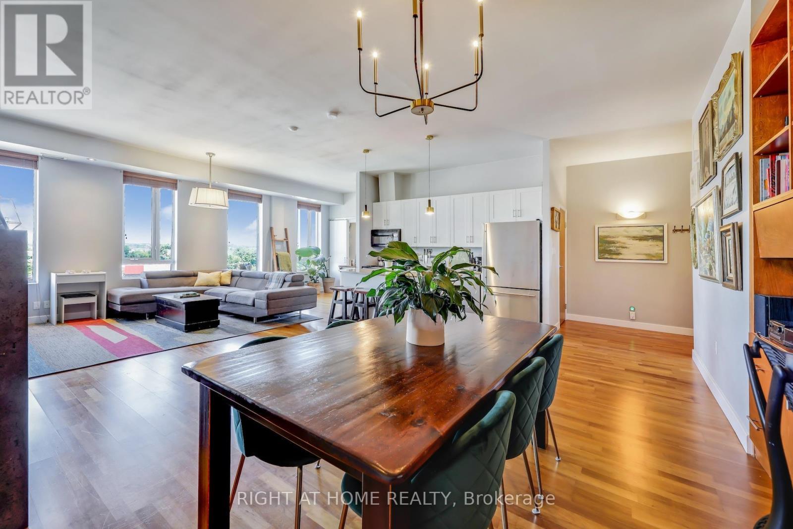 












504 - 1 ST JOHNS ROAD

,
Toronto (Junction Area),




Ontario
M6P1T7

