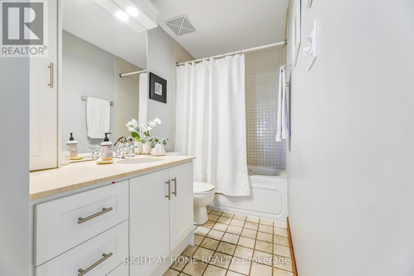 












504 - 1 ST JOHNS ROAD

,
Toronto (Junction Area),




Ontario
M6P1T7

