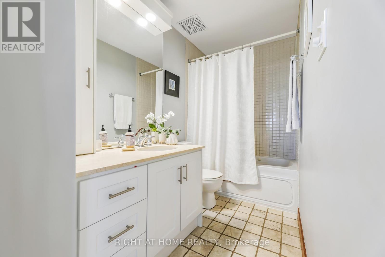 












504 - 1 ST JOHNS ROAD

,
Toronto (Junction Area),




Ontario
M6P1T7

