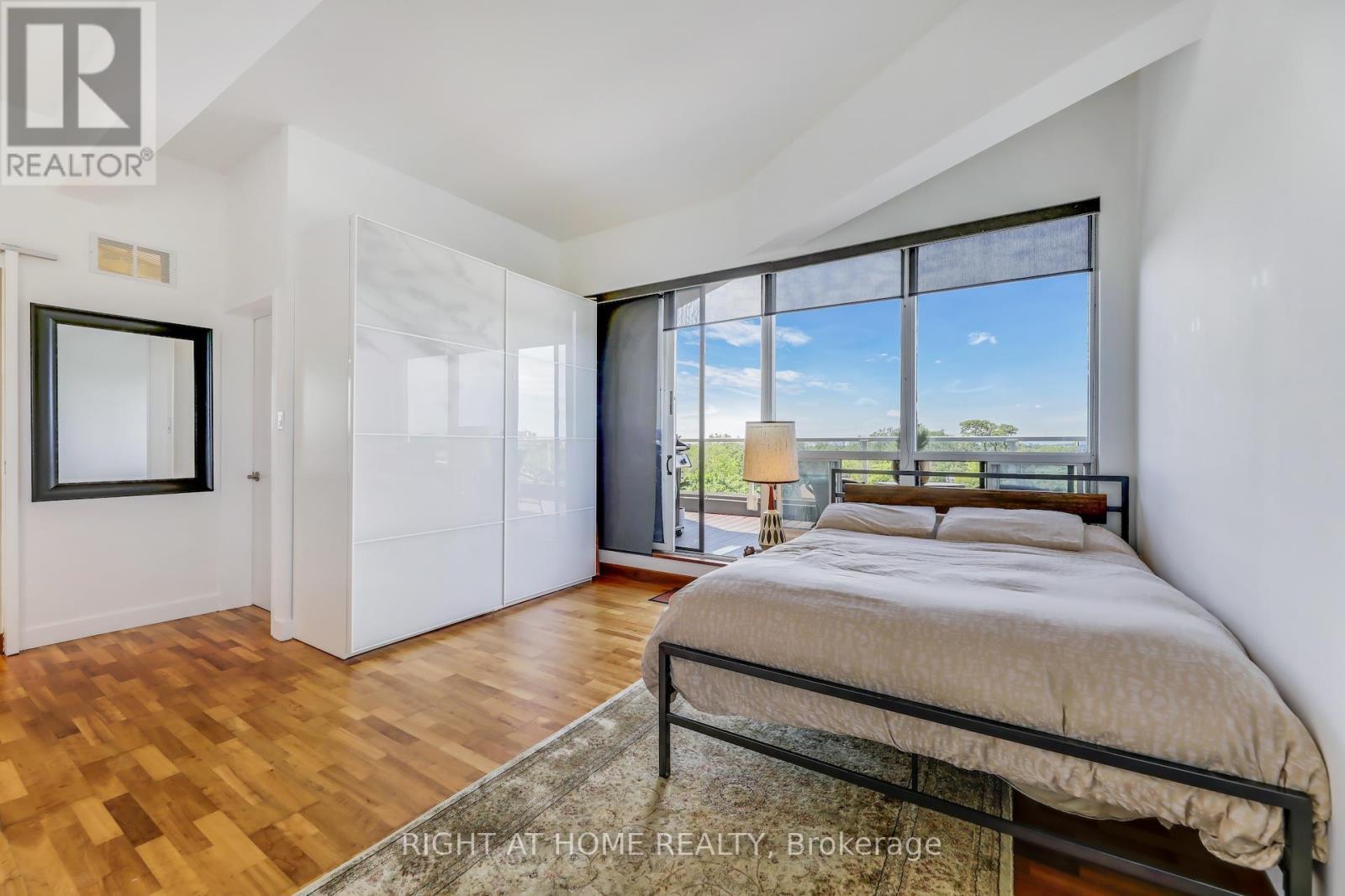 












504 - 1 ST JOHNS ROAD

,
Toronto (Junction Area),




Ontario
M6P1T7

