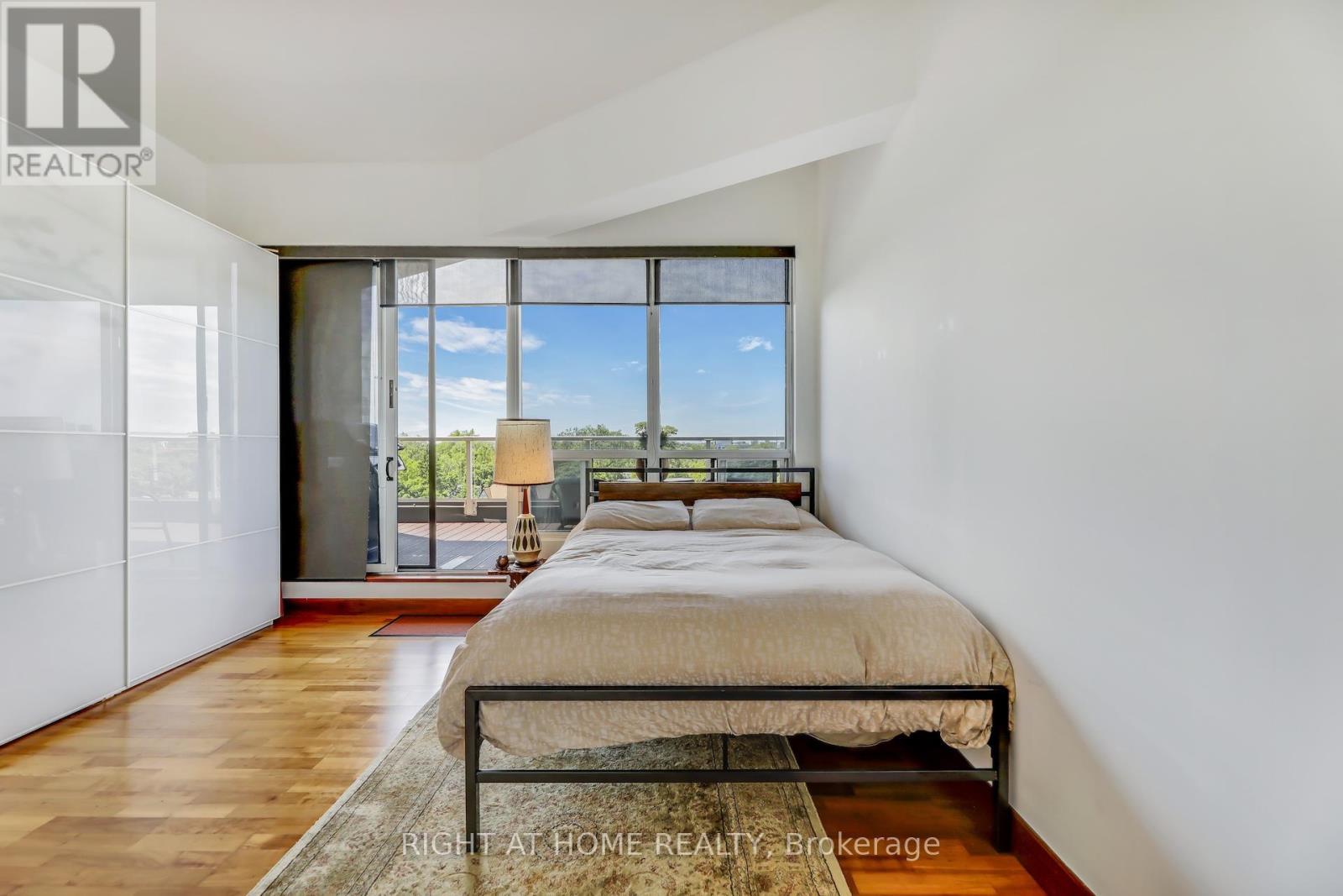 












504 - 1 ST JOHNS ROAD

,
Toronto (Junction Area),




Ontario
M6P1T7

