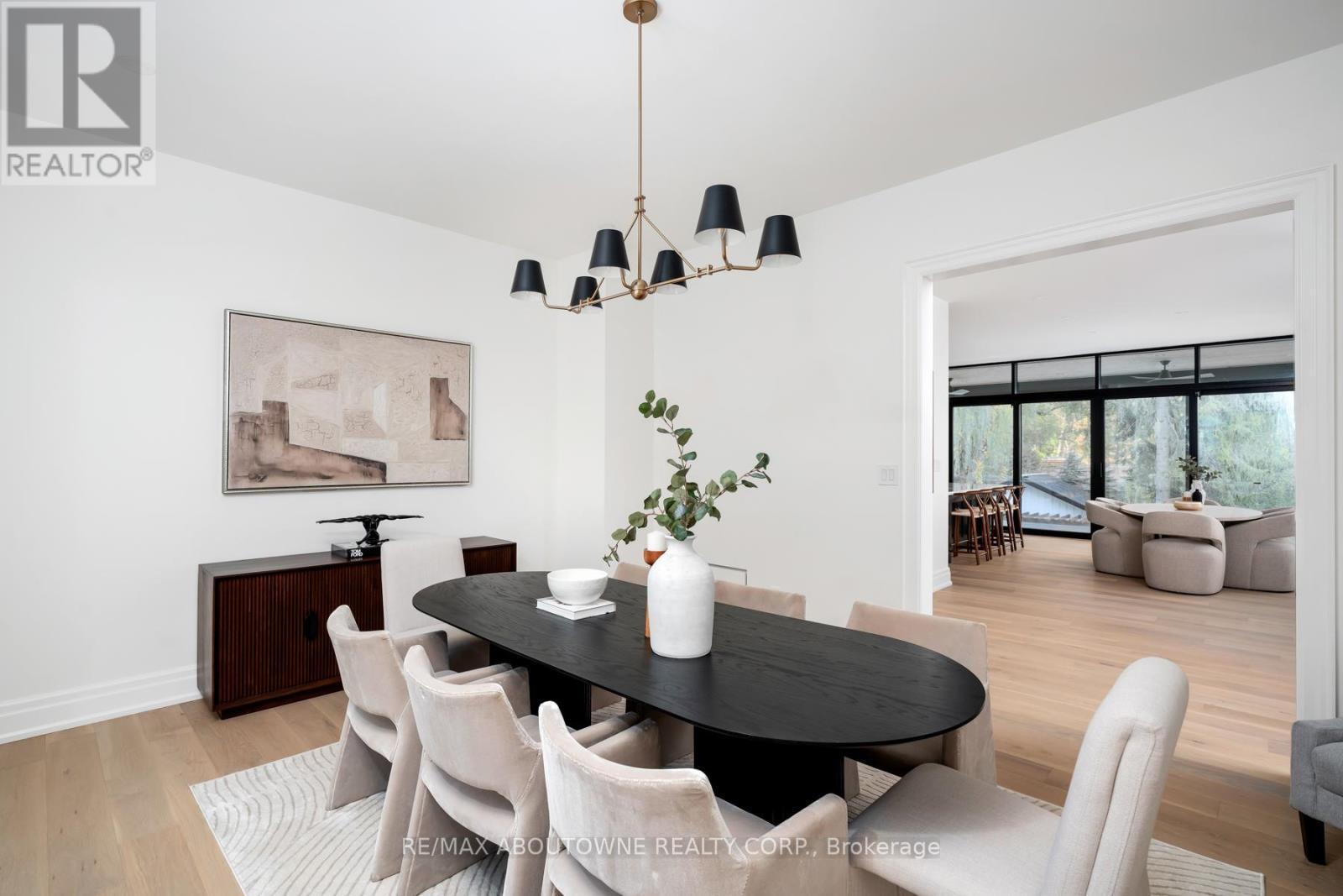 












233 LAKEWOOD DRIVE

,
Oakville (CO Central),




Ontario
L6K1B3


