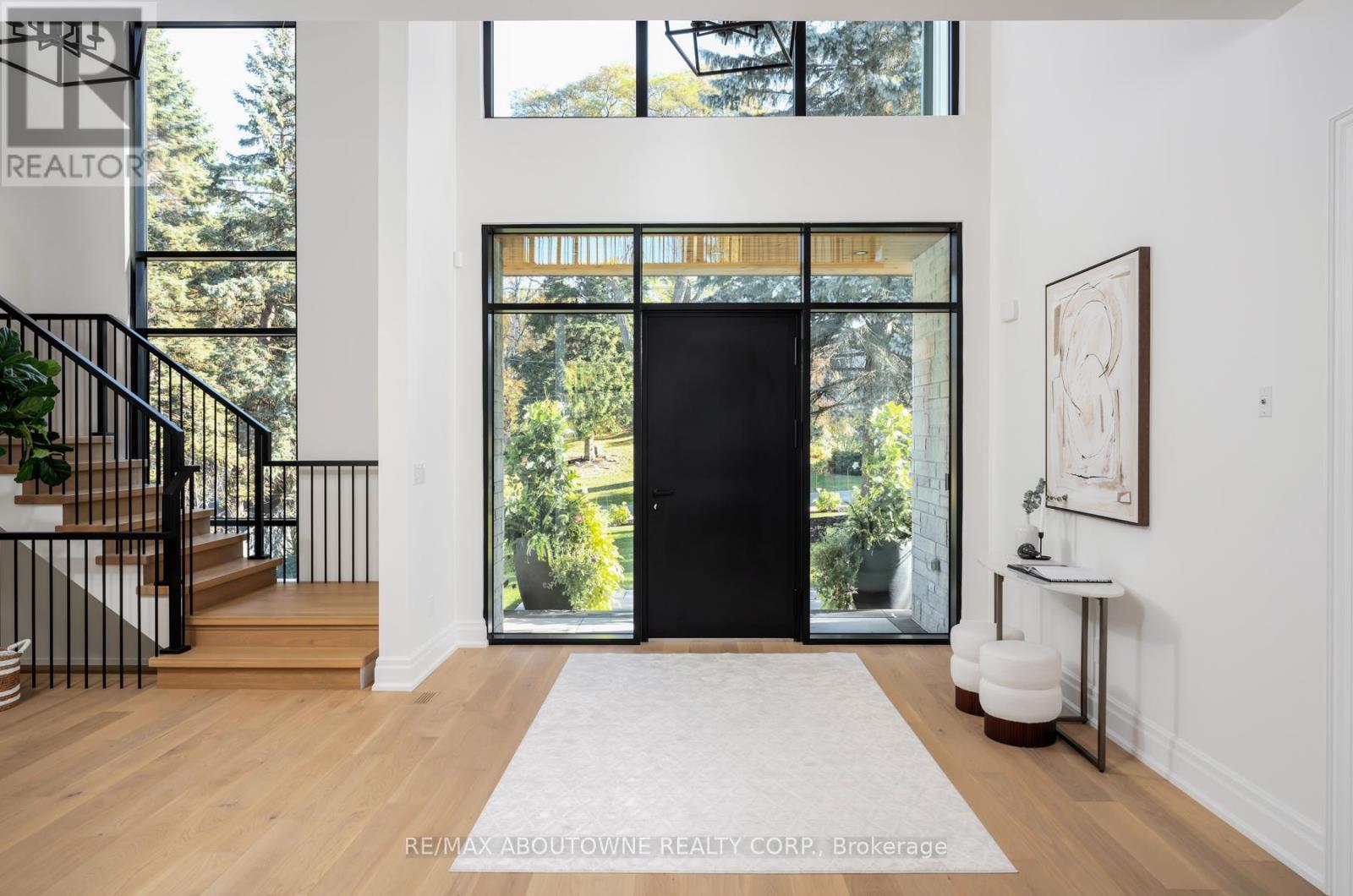 












233 LAKEWOOD DRIVE

,
Oakville (CO Central),




Ontario
L6K1B3


