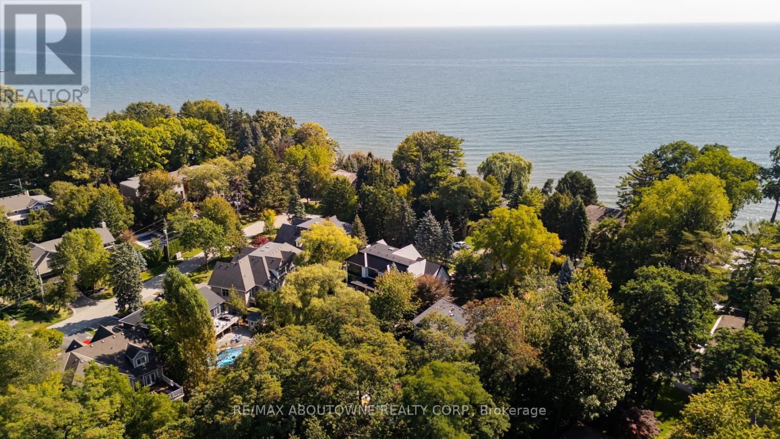 












233 LAKEWOOD DRIVE

,
Oakville (CO Central),




Ontario
L6K1B3

