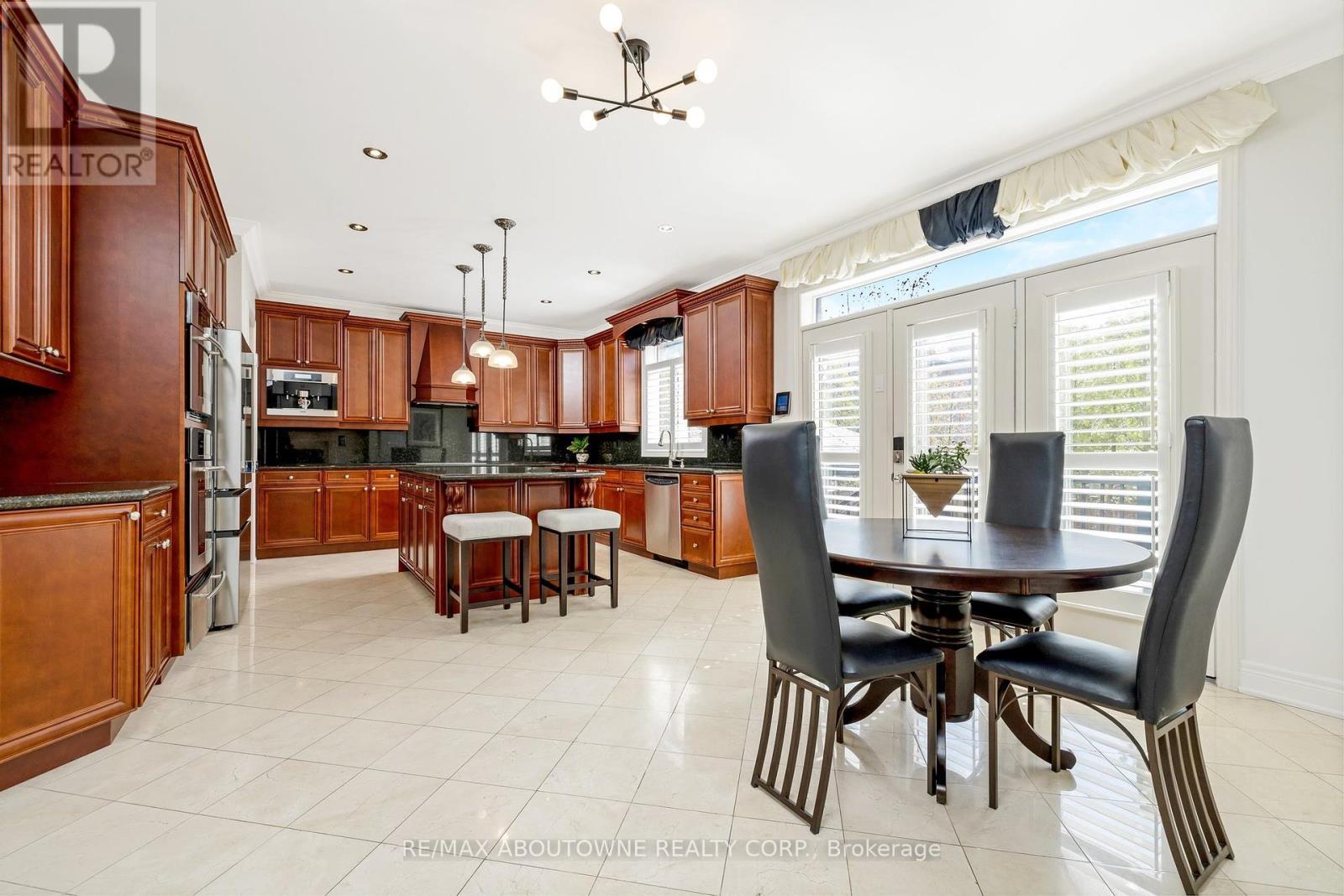 












3168 SADDLEWORTH CRESCENT

,
Oakville (BC Bronte Creek),




Ontario
L6M0A8

