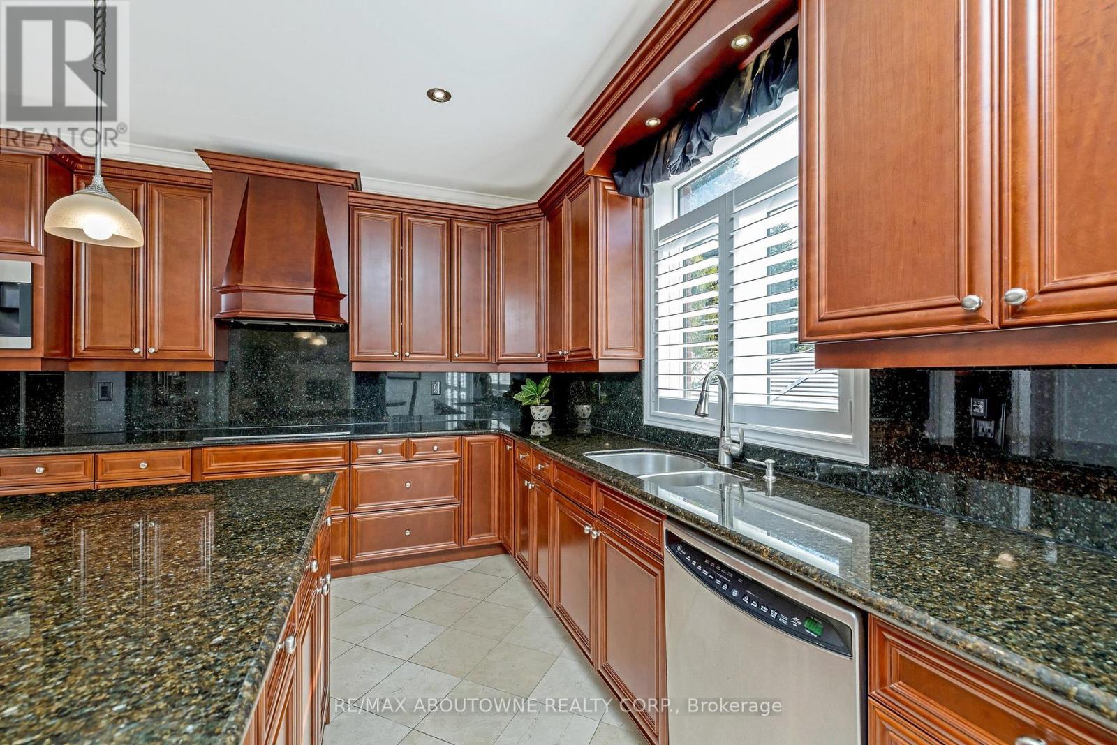 












3168 SADDLEWORTH CRESCENT

,
Oakville (BC Bronte Creek),




Ontario
L6M0A8

