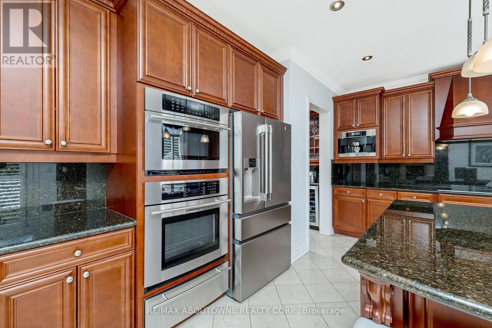 












3168 SADDLEWORTH CRESCENT

,
Oakville (BC Bronte Creek),




Ontario
L6M0A8

