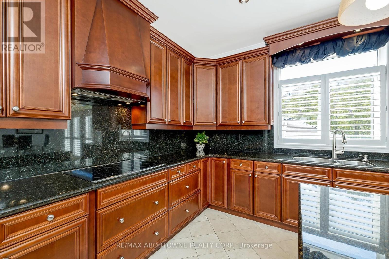 












3168 SADDLEWORTH CRESCENT

,
Oakville (BC Bronte Creek),




Ontario
L6M0A8

