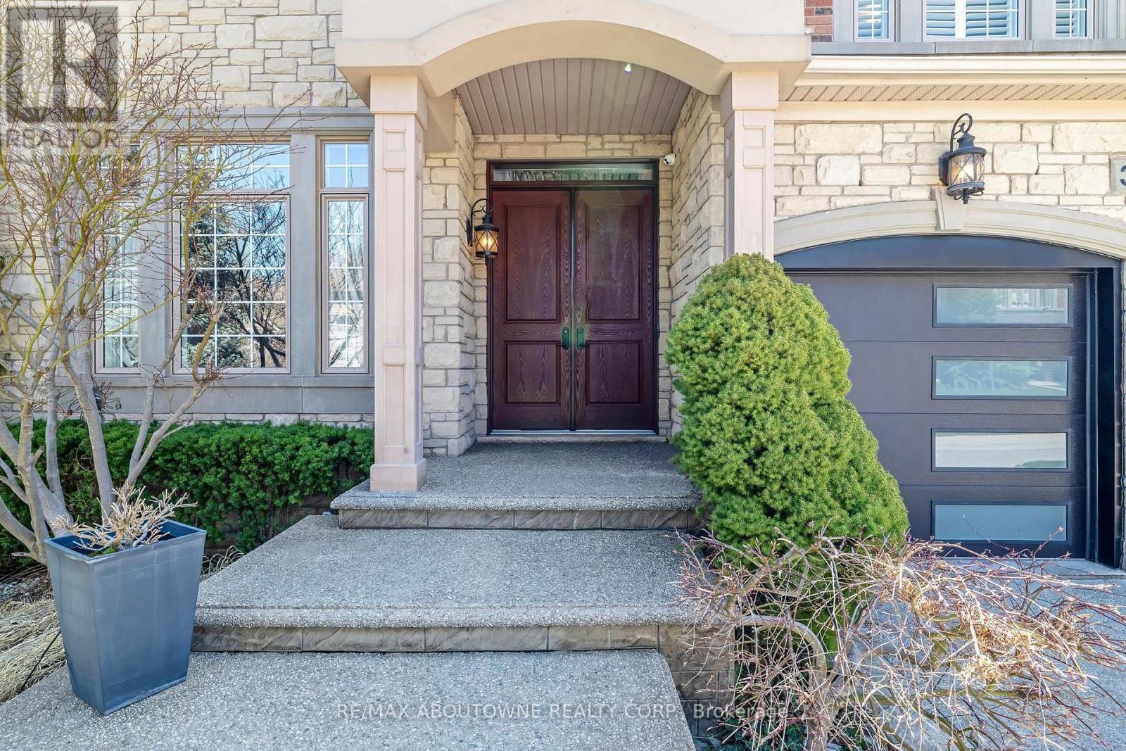 












3168 SADDLEWORTH CRESCENT

,
Oakville (BC Bronte Creek),




Ontario
L6M0A8

