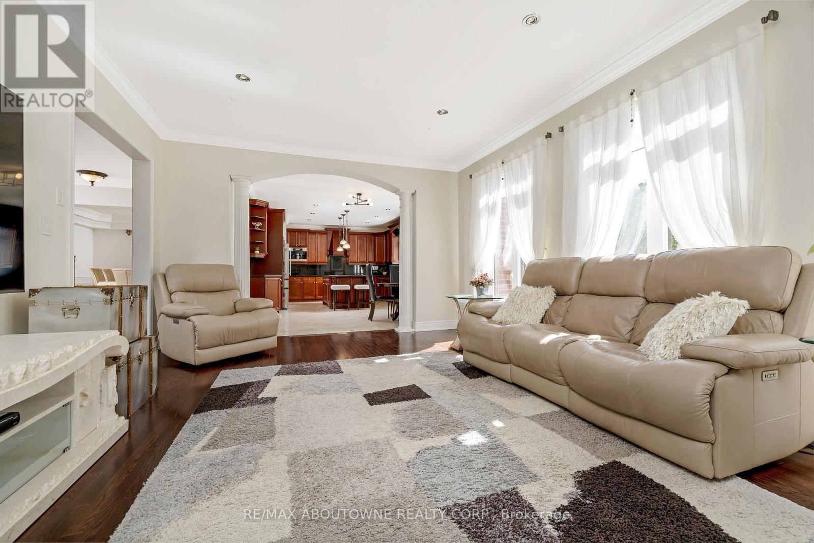 












3168 SADDLEWORTH CRESCENT

,
Oakville (BC Bronte Creek),




Ontario
L6M0A8

