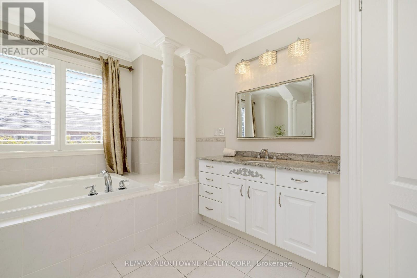 












3168 SADDLEWORTH CRESCENT

,
Oakville (BC Bronte Creek),




Ontario
L6M0A8

