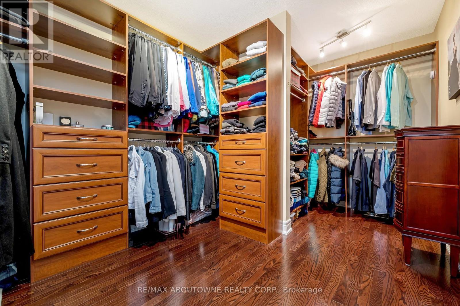 












3168 SADDLEWORTH CRESCENT

,
Oakville (BC Bronte Creek),




Ontario
L6M0A8

