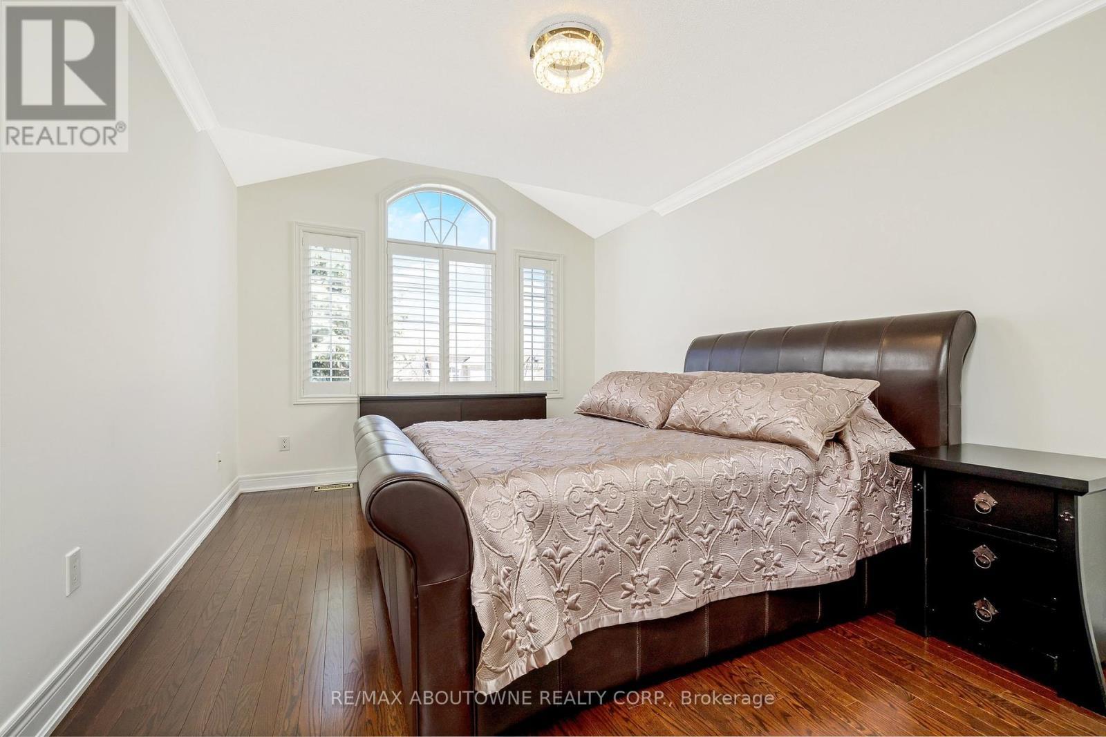 












3168 SADDLEWORTH CRESCENT

,
Oakville (BC Bronte Creek),




Ontario
L6M0A8

