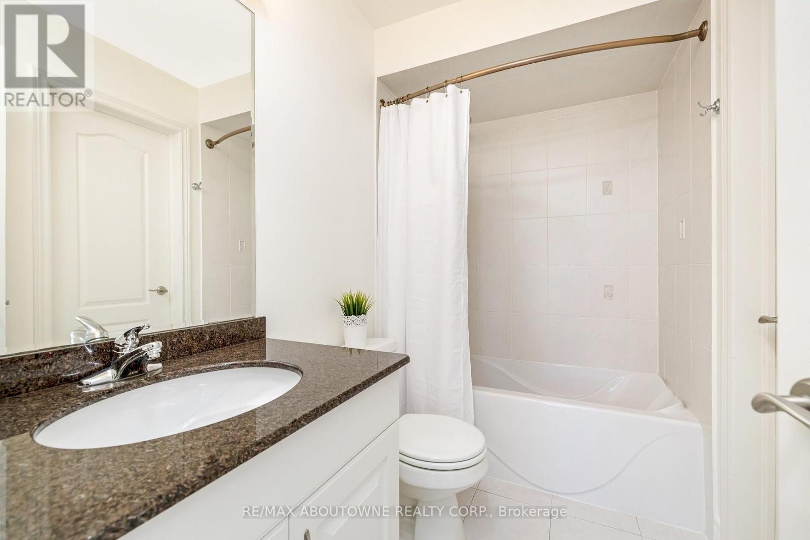 












3168 SADDLEWORTH CRESCENT

,
Oakville (BC Bronte Creek),




Ontario
L6M0A8

