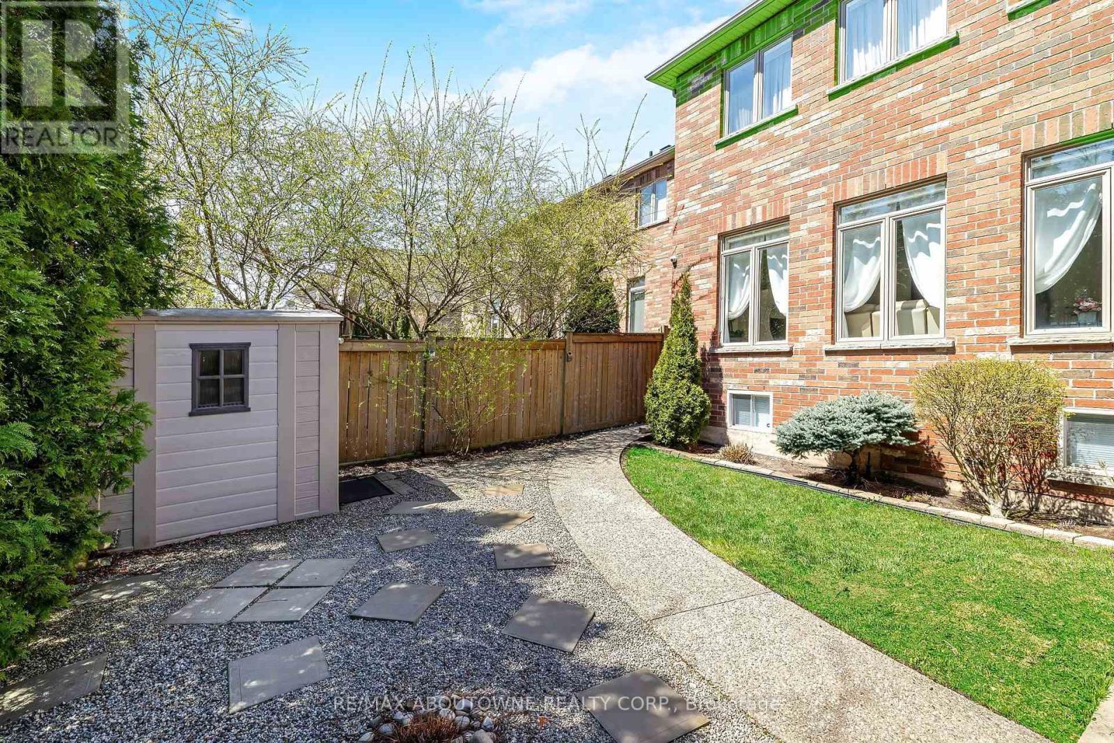 












3168 SADDLEWORTH CRESCENT

,
Oakville (BC Bronte Creek),




Ontario
L6M0A8

