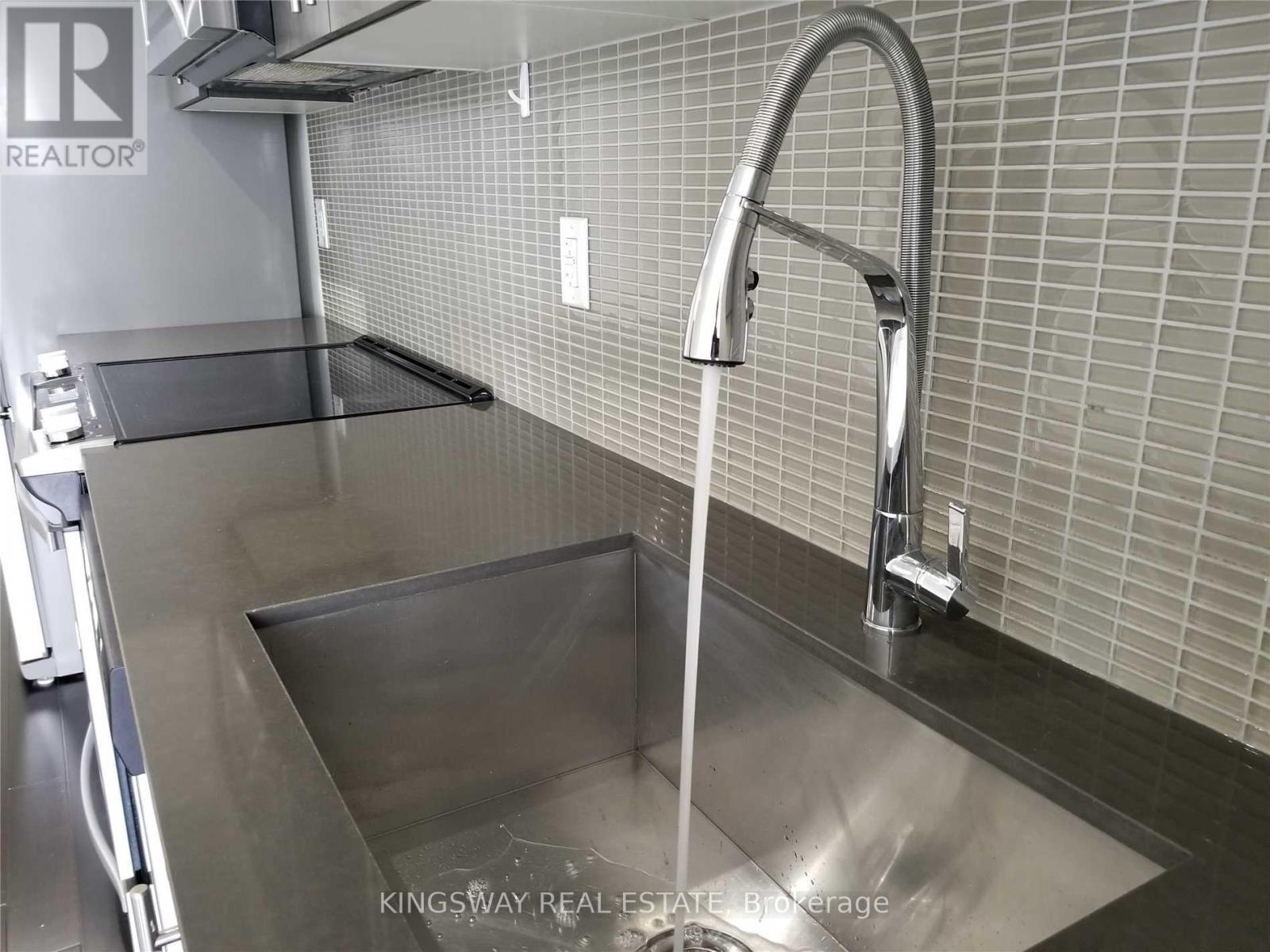 












1201 - 4011 BRICKSTONE MEWS

,
Mississauga (City Centre),




Ontario
L5B0J7


