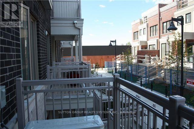 












10 - 90 EASTWOOD PARK GARDENS

,
Toronto (Long Branch),




Ontario
M8W0B2

