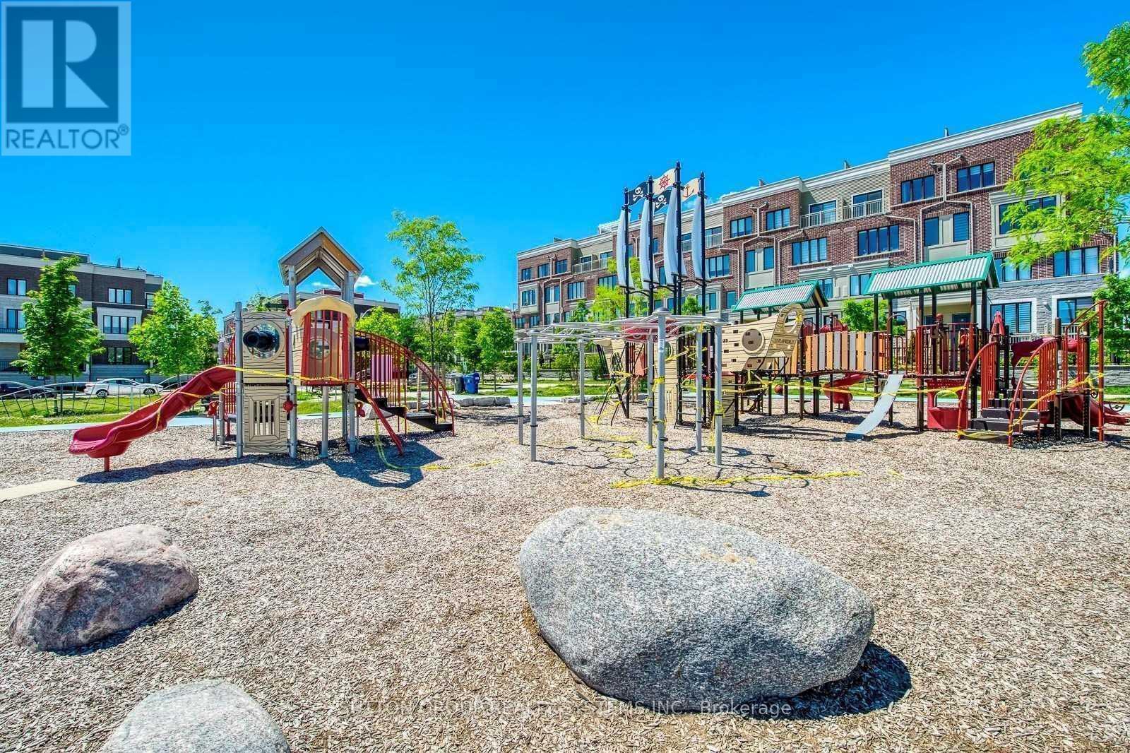 












10 - 90 EASTWOOD PARK GARDENS

,
Toronto (Long Branch),




Ontario
M8W0B2

