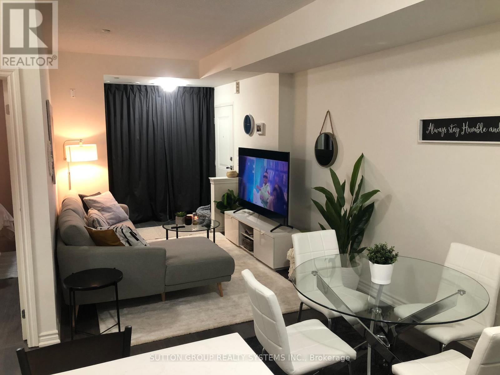 












10 - 90 EASTWOOD PARK GARDENS

,
Toronto (Long Branch),




Ontario
M8W0B2

