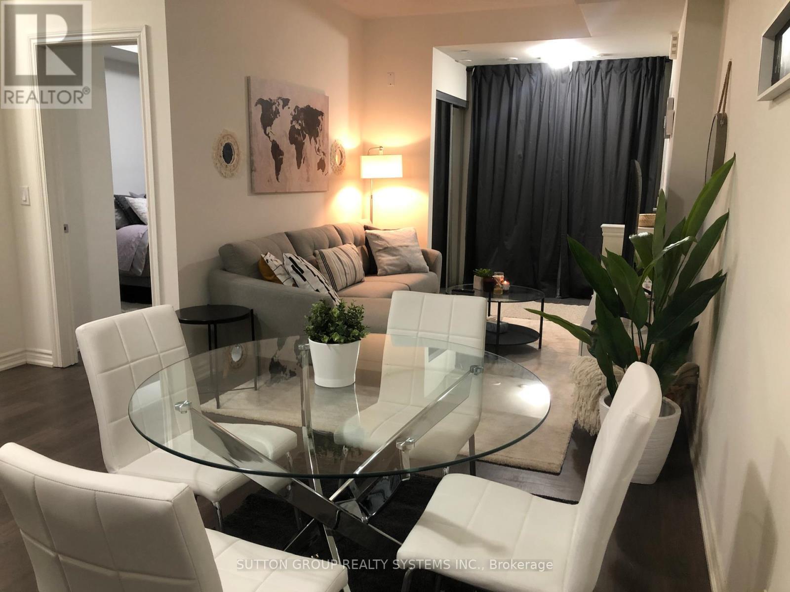 












10 - 90 EASTWOOD PARK GARDENS

,
Toronto (Long Branch),




Ontario
M8W0B2

