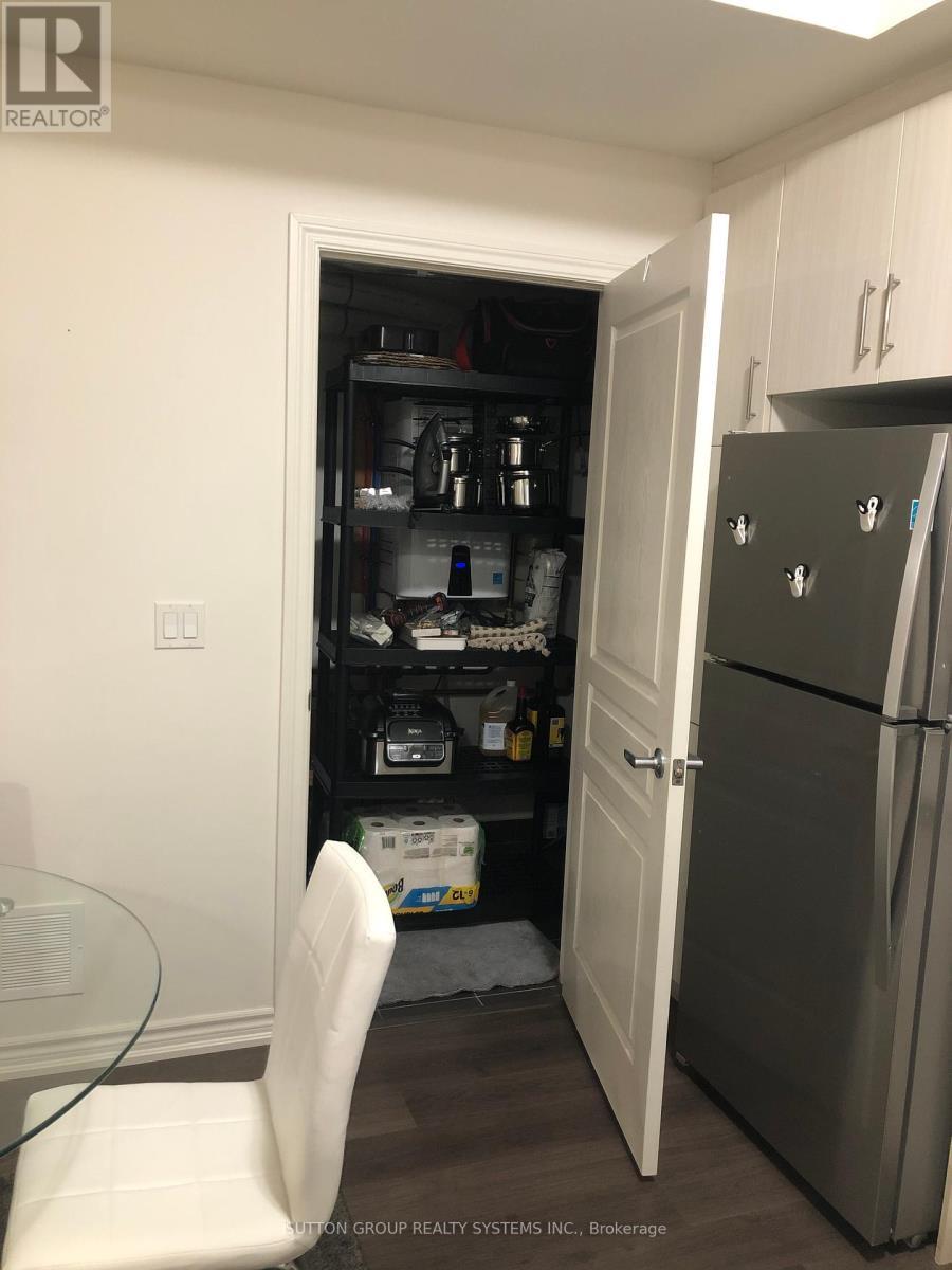 












10 - 90 EASTWOOD PARK GARDENS

,
Toronto (Long Branch),




Ontario
M8W0B2

