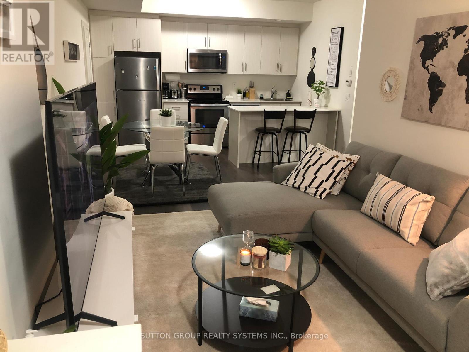 












10 - 90 EASTWOOD PARK GARDENS

,
Toronto (Long Branch),




Ontario
M8W0B2

