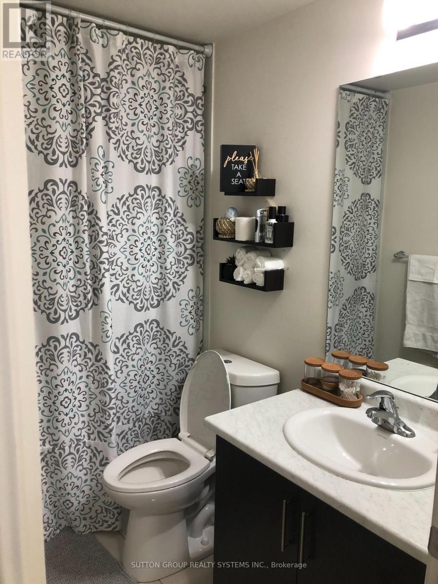 












10 - 90 EASTWOOD PARK GARDENS

,
Toronto (Long Branch),




Ontario
M8W0B2

