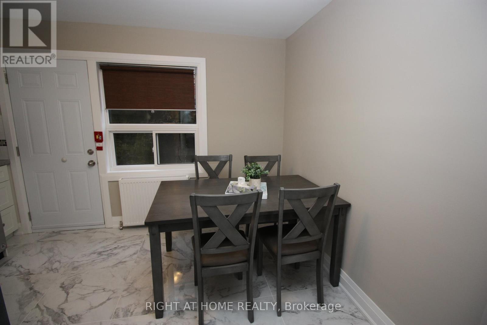 












3 - 2 GLEN GORDON ROAD

,
Toronto (High Park North),




Ontario
M6P1B8

