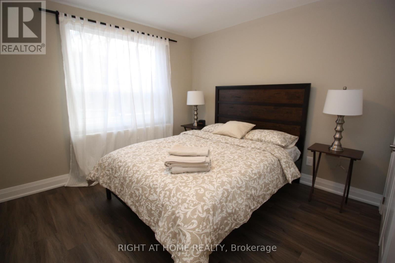












3 - 2 GLEN GORDON ROAD

,
Toronto (High Park North),




Ontario
M6P1B8

