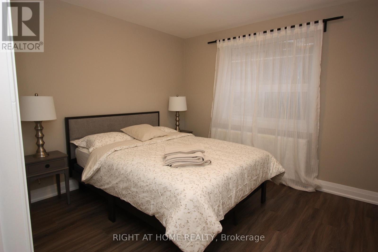 












3 - 2 GLEN GORDON ROAD

,
Toronto (High Park North),




Ontario
M6P1B8

