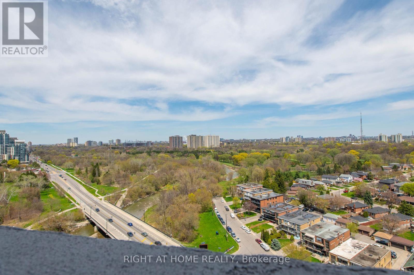 












1913 - 270 SCARLETT ROAD

,
Toronto (Rockcliffe-Smythe),




Ontario
M6N4X7

