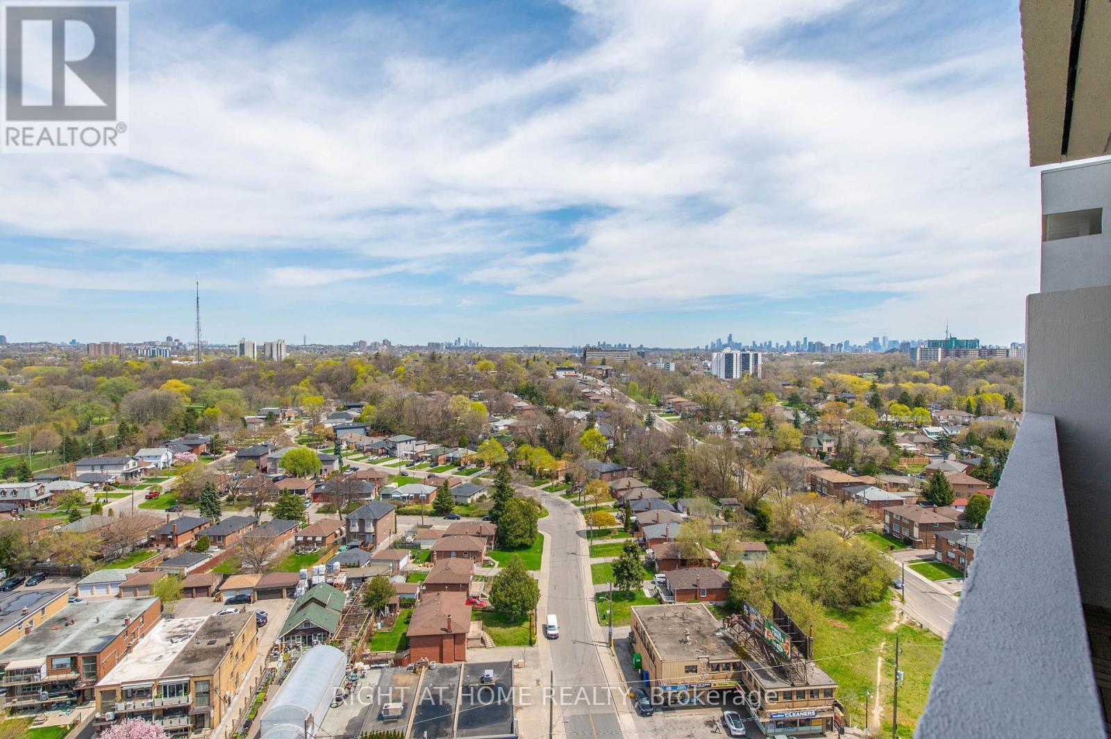 












1913 - 270 SCARLETT ROAD

,
Toronto (Rockcliffe-Smythe),




Ontario
M6N4X7

