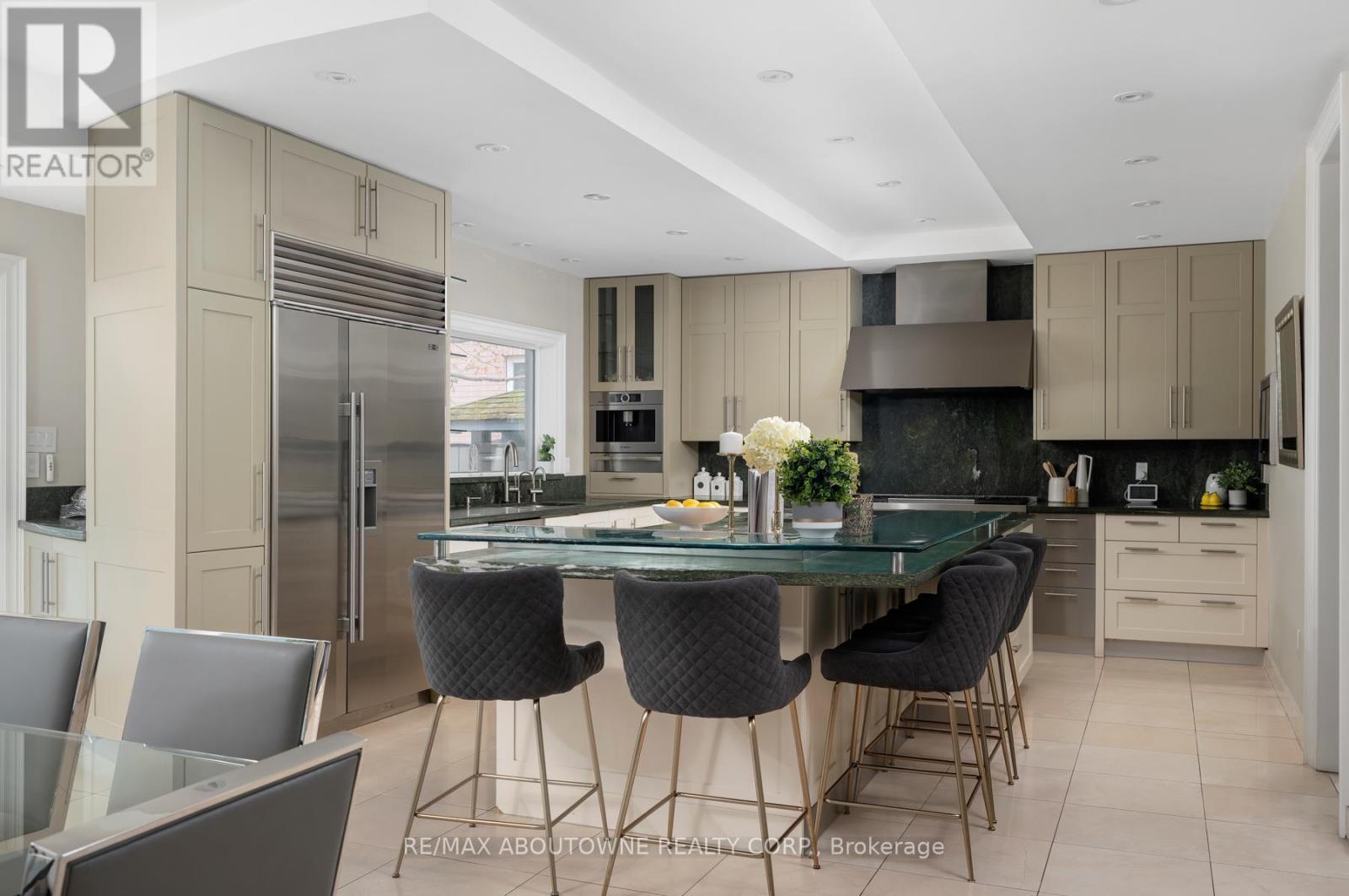 












5368 FOXMILL COURT

,
Mississauga (Central Erin Mills),




Ontario
L5M5B6

