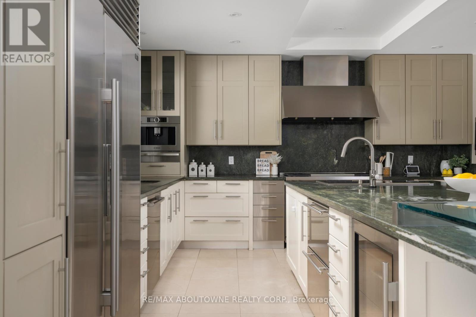 












5368 FOXMILL COURT

,
Mississauga (Central Erin Mills),




Ontario
L5M5B6

